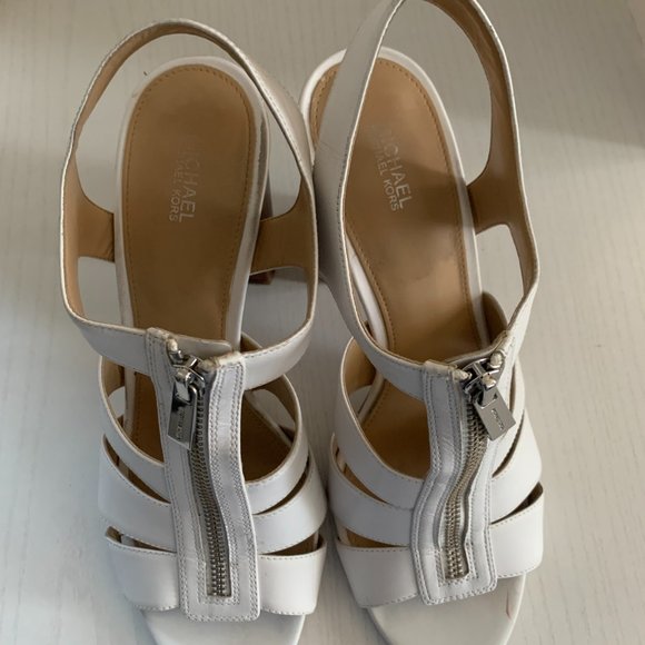 MICHAEL KORS Chunky Heel Open Toe Sandals - Picture 2 of 8